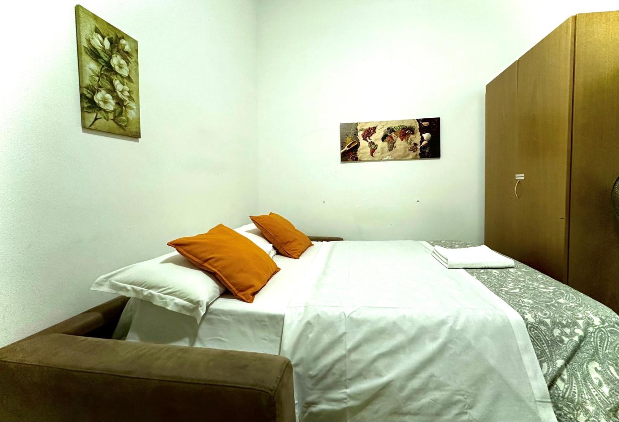 4 Bed Rooms Luxury Apartment Near Colosseum Roma Esterno foto