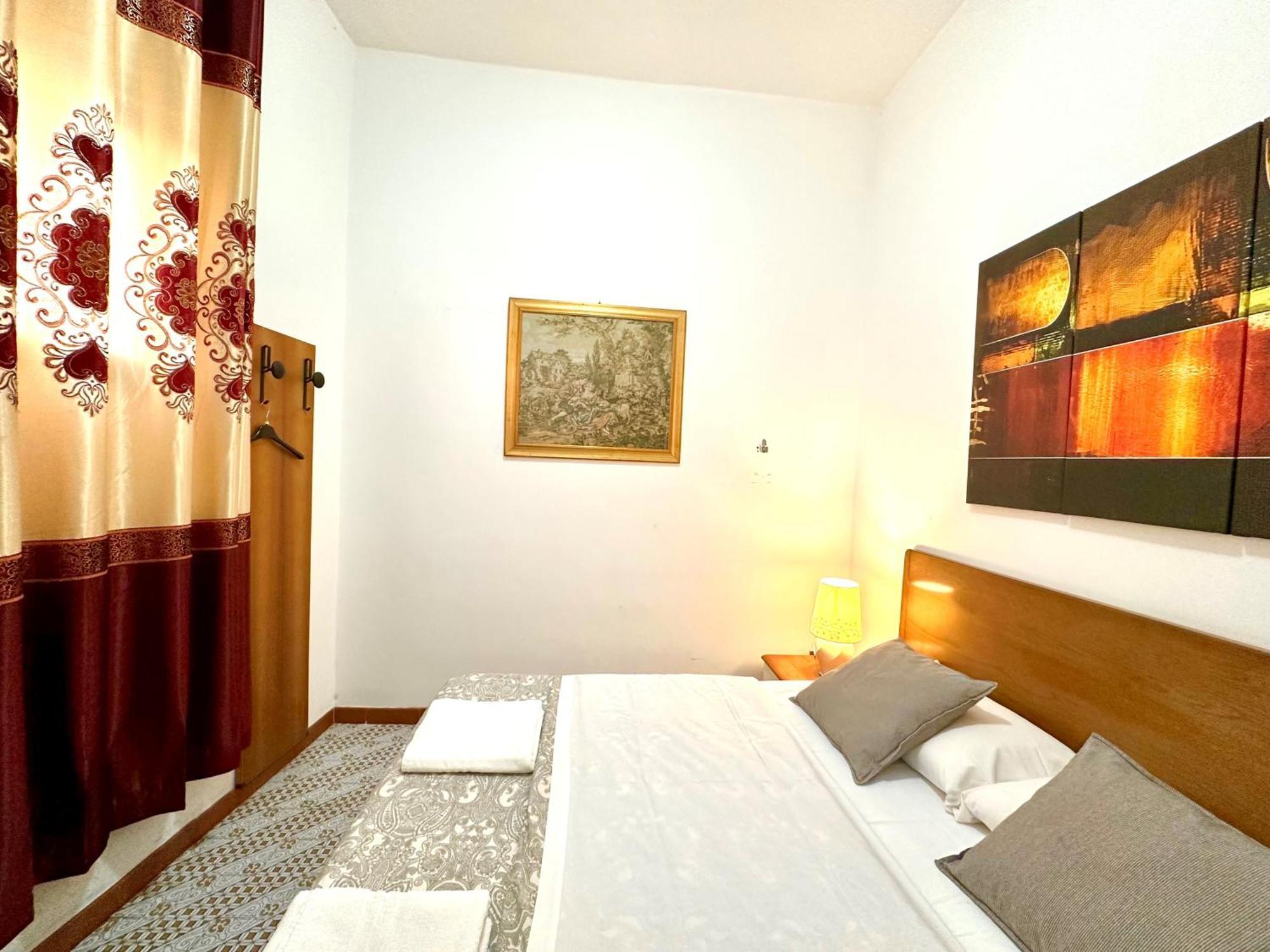 4 Bed Rooms Luxury Apartment Near Colosseum Roma Esterno foto